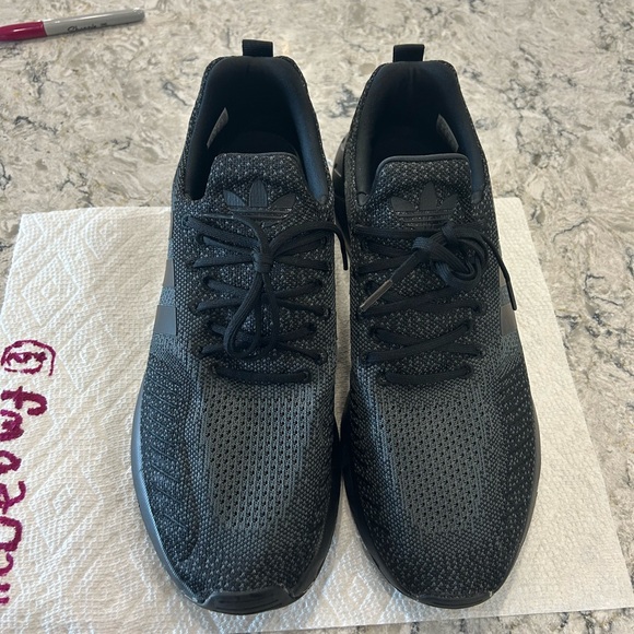Adidas Swift Run 22 Black on Black - Picture 1 of 7
